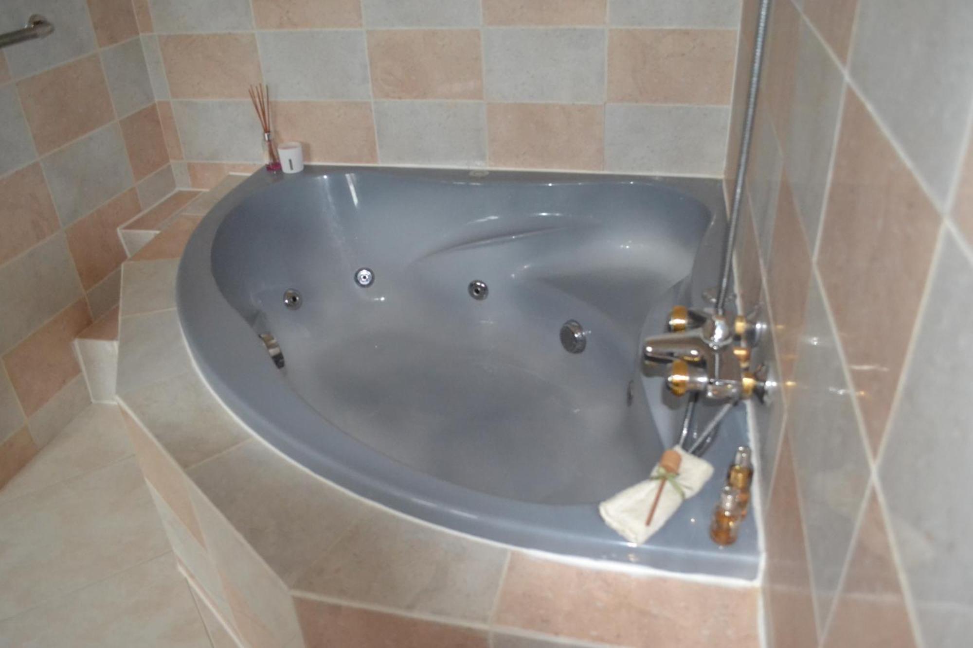 Montbron Les Bruyeres B&B 2 المظهر الخارجي الصورة