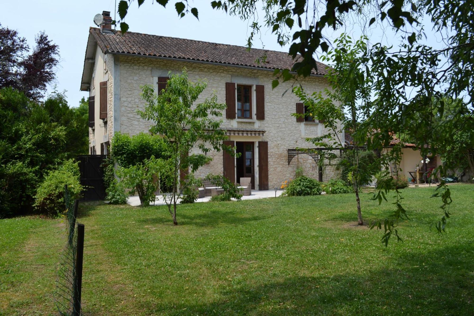 Montbron Les Bruyeres B&B 2 المظهر الخارجي الصورة