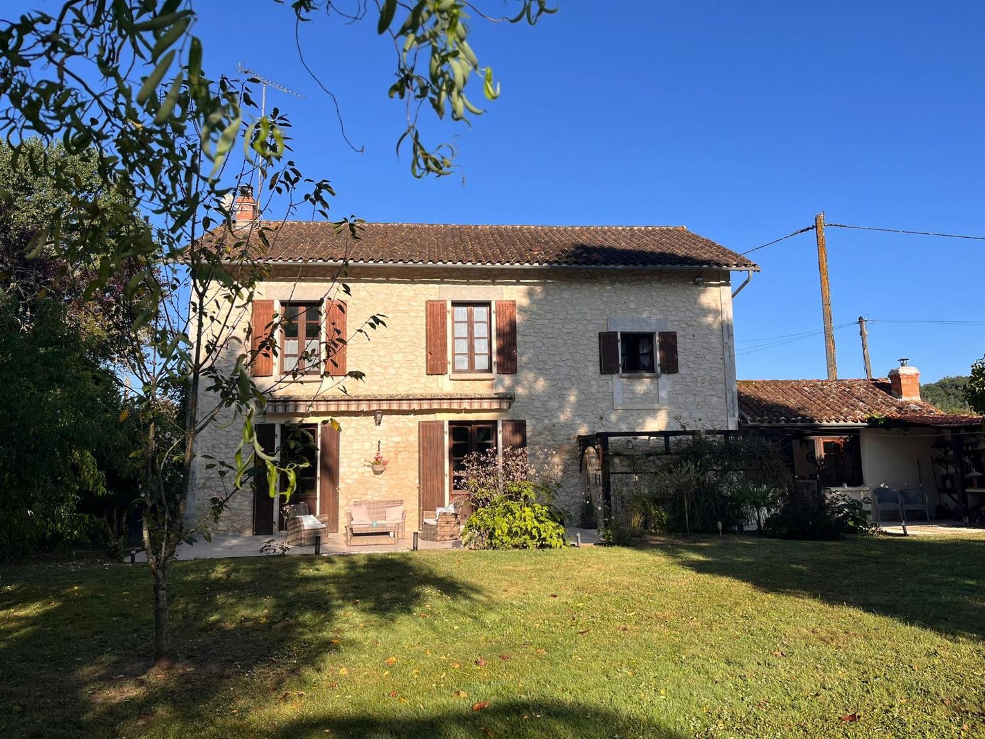 Montbron Les Bruyeres B&B 2 المظهر الخارجي الصورة